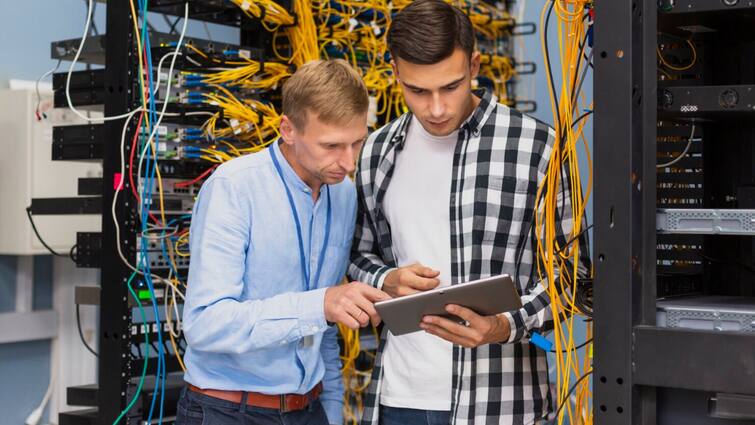 Your Guide to a Career in Telecommunication Engineering Career Tips :  टेलीकम्युनिकेशन इंजीनियरिंग में बनाना चाहते हैं करियर तो यहां जानें हर जरूरी बात