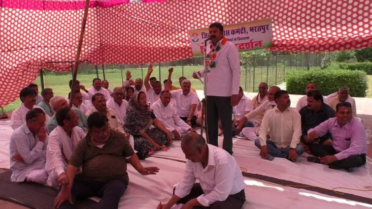 Bharatpur Congress Protest Against ED Notice and Account Freeze Rajasthan Lok Sabha Election 2024 ann Bharatpur: ED नोटिस और खाता फ्रीज करने पर भड़की कांग्रेस, भरतपुर में धरना प्रदर्शन कर जमकर की नारेबाजी