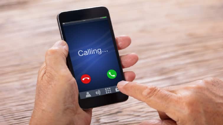 call forwarding service will be discontinued from April 15 2024 central govt business marathi news Telecom companies 'या' तारखेपासून कॉल फॉरवर्डिंग सुविधा होणार बंद, सरकारचे दूरसंचार कंपन्यांना आदेश
