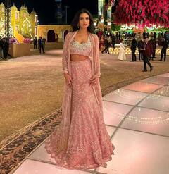 सोनेरी लेहेंग्यात काजोलच्या मुलीचा सुंदर लूक; फोटो पाहाचं!