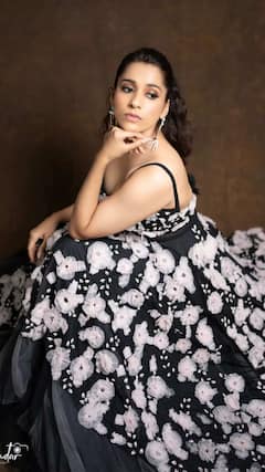 Anchor Rashmi: యాంకర్ రష్మి గ్లామర్ షో- అందాలతో కనువిందు