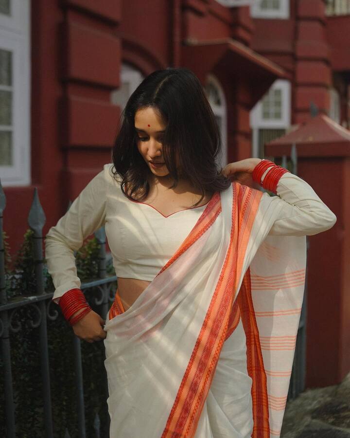 ‘బుట్ట బొమ్మ’ మూవీతో హీరోయిన్ గా తెలుగులోకి అడుగు పెట్టింది. Photo Credit: Anikha surendran/Instagram