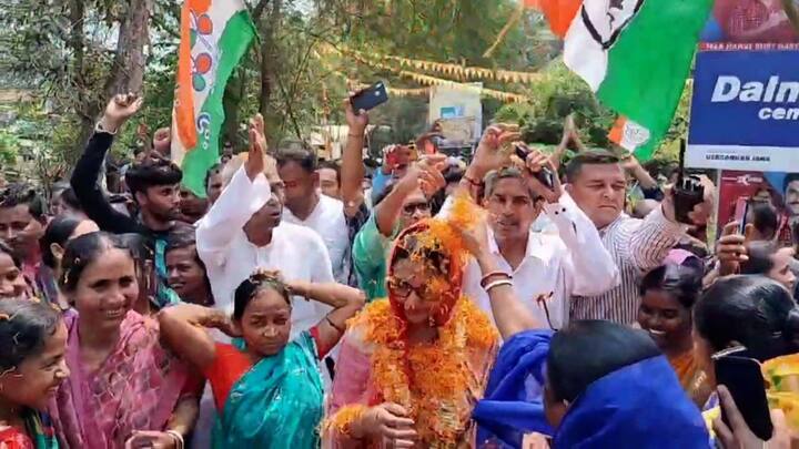 তেমন বিজেপির গতবারের সাংসদ দিলীপ ঘোষকে প্রার্থী না করায় বিজেপির একাংশ মোটেও খুশি নয়।