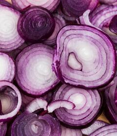 Fried Onions: भुनते हुए अक्सर जल जाते हैं प्याज, इस तरह स्टेप बाई स्टेप करें फ्राई