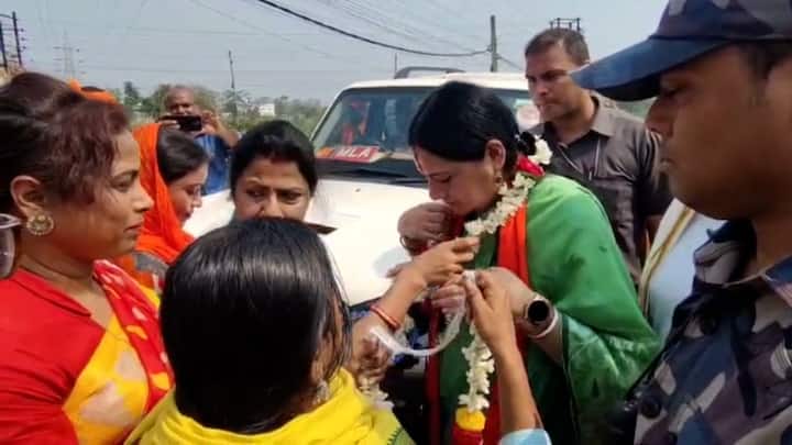 জমি না ছাড়ার বার্তা। ঘটনাটি 'মেদিনীপুর' লোকসভা কেন্দ্রের।