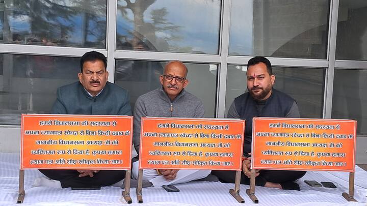 Himachal Pradesh three Independent MLAs Sat On Strike in assembly premises in Shimla ann Himachal Pradesh: विधानसभा परिसर में धरने पर बैठे तीनों निर्दलीय विधायक, बोले- 'इस्तीफा स्वीकार नहीं हुआ तो...'