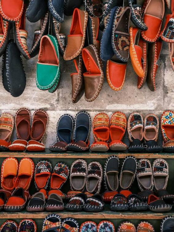 उत्तर प्रदेश का कौन-सा जिला जूतों के लिए है प्रसिद्ध