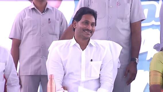 Cm Jagan memantha Siddham Bus Yatra | ఫించన్లపై ఓ ముసలావిడి పాట...మస్త్ నవ్వుకున్న జగన్ | ABP Desam