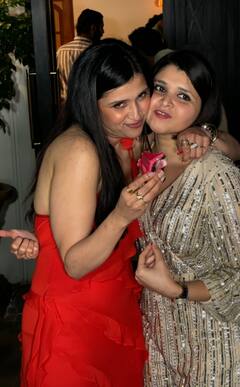 Mannara Chopra Birthday Bash: मन्नारा चोपड़ा की पार्टी में शामिल नहीं हुईं परिणीति चोपड़ा, प्रियंका चोपड़ा-मिताली हांडा संग एंजॉय करती दिखीं बर्थडे गर्ल