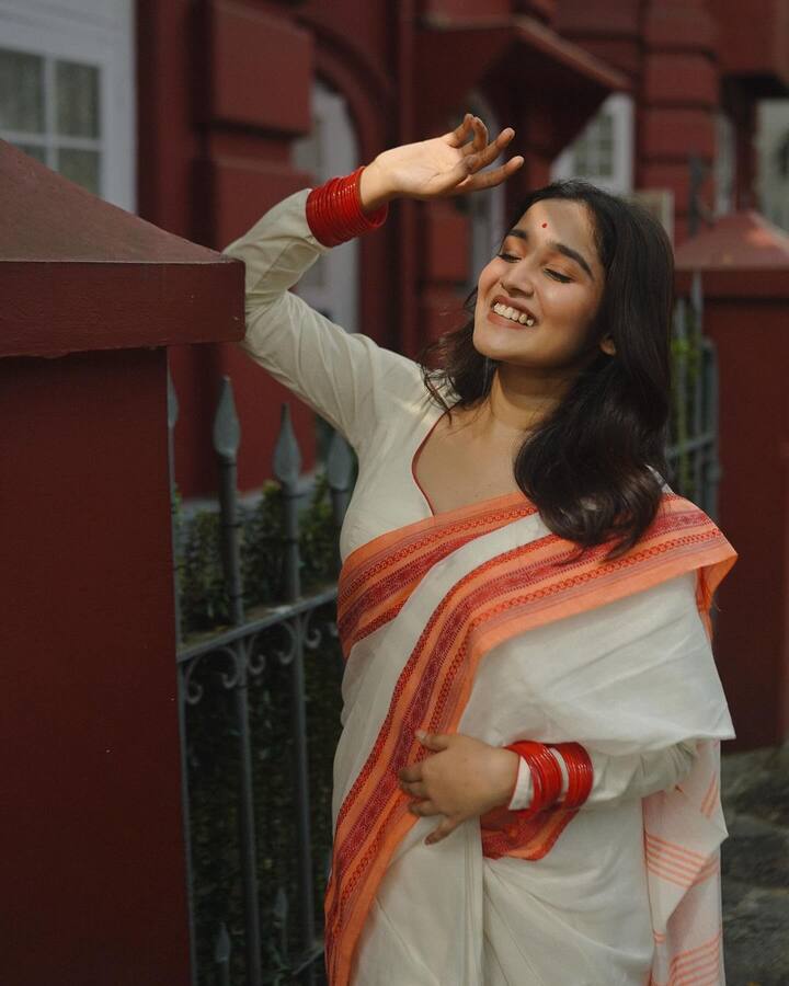 రీసెంట్ గా మలయాళంలో ‘ఓ మై డార్లింగ్’ అనే సినిమా చేసింది. Photo Credit: Anikha surendran/Instagram