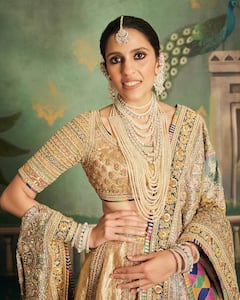 Pearl Necklace: मोतियों की माला को इतने तरीकों से कर सकती हैं स्टाइल, कभी नहीं दिखेंगी आउट ऑफ फैशन