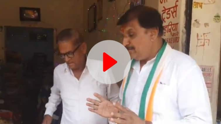 MP Lok Sabha Election 2024 Congress candidate Dinesh Yadav asked money with vote in Jabalpur ann Watch: 'हमें वोट के साथ नोट भी दीजिए...', जबलपुर में कांग्रेस प्रत्याशी का पैसे मांगते Video Viral