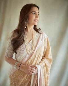 Pearl Necklace: मोतियों की माला को इतने तरीकों से कर सकती हैं स्टाइल, कभी नहीं दिखेंगी आउट ऑफ फैशन