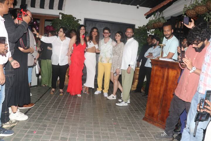 They all posed for the cameras with their family members.