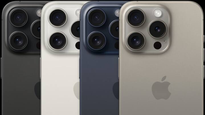 अगर आपका बजट कम है तो आप iPhone 15 भी खरीद सकते हैं. यह फोन नीले रंग के मॉडल में फ्लिपकार्ट पर सबसे कम कीमत पर मौजूद है. यह कलर वैरिएंट आपको 65 हजार 999 रुपये में मिलने वाला है.