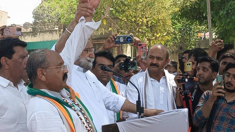 Prahlad Gunjal Congress candidate Kota Bundi Lok Sabha seat file nomination Rajasthan ANN 'राहुल गांधी की सदस्यता खत्म करने वालों से बदला लेने का समय आ गया', कोटा में जमकर बरसे कांग्रेस नेता