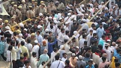 Mukhtar Ansari Funeral: मुख्तार के जनाजे में समर्थकों का हुजूम, उमड़ी लाखों की भीड़, पुलिस रही अलर्ट, देखें तस्वीरें