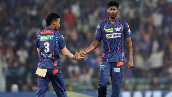 मयंक यादव को शानदार गेंदबाजी के लिए प्लेयर ऑफ द मैच अवार्ड से नवाजा गया. लेकिन इस गेंदबाज की स्पीड ने क्रिकेट फैंस के अलावा दिग्गजों को चौंका दिया. (फोटो क्रेडिट- सोशल मीडिया)