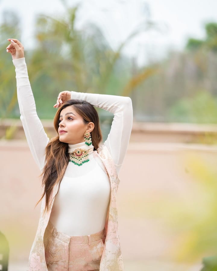 यानंतर डान्स रिअॅलिटी शो 'झलक दिखला जा सीझन 10'च्या मंचावर तिने आपल्या नृत्याने सर्वांना वेड लावलं.