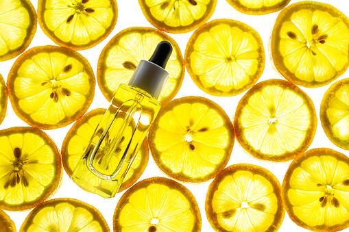 Play it safe with skincare actives - Those with sensitive skin must go easy on skincare actives such as retinol, vitamin C, niacinamide, and hydroxy acids. Due to the weakened skin barrier and increased skin penetration in those with sensitive skin, actives must be used only with consultation with a dermatologist and in the method prescribed by them. (Image Source: Getty)