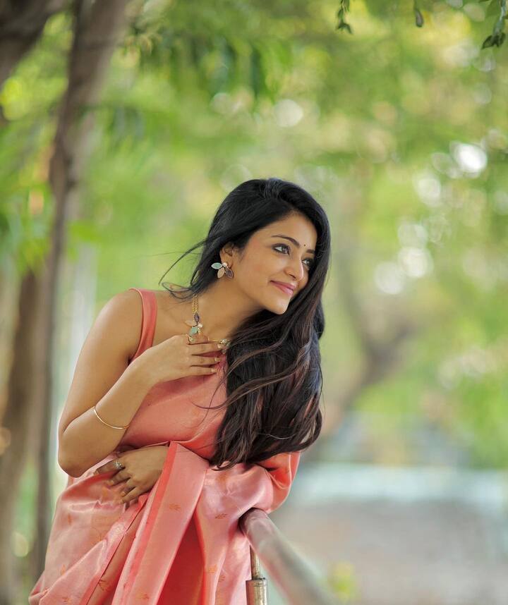 பிக்பாஸ் நிகழ்ச்சியின் இரண்டாவது சீசனில் போட்டியாளராக பங்கேற்றும் நான்காவது இடத்தை பிடித்தார். இது போக மாடலிங் செய்து கொண்டு விளம்பர படங்களிலும் நடித்து வருகிறார்.