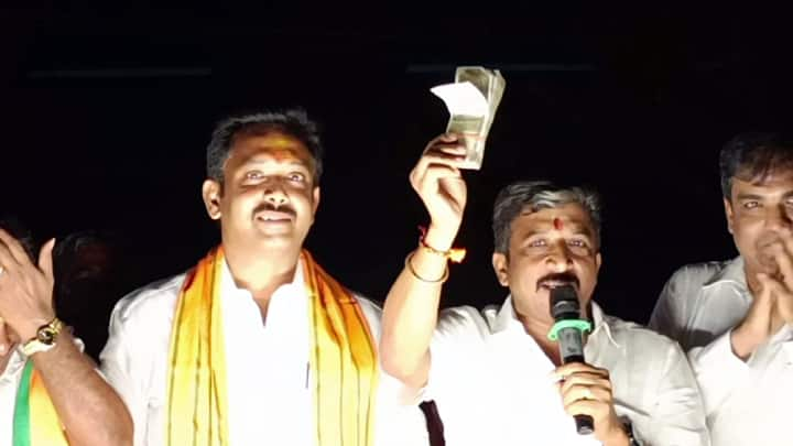 Karur BJP candidate announced the prize by showing a bunch of 50 thousand rupees notes. Vadamadurai police registered a case against 5 people Lok Sabha Election: 