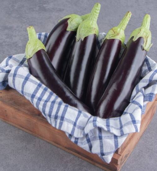 ਬੈਂਗਣ ਵਿੱਚ ਵਿਟਾਮਿਨ ਬੀ6, ਵਿਟਾਮਿਨ ਏ, ਵਿਟਾਮਿਨ ਕੇ ਅਤੇ ਵਿਟਾਮਿਨ ਈ ਪਾਇਆ ਜਾਂਦਾ ਹੈ। ਇਸ ਵਿੱਚ ਵਿਟਾਮਿਨ ਬੀ6 ਦੀ ਸਭ ਤੋਂ ਵੱਧ ਮਾਤਰਾ ਹੁੰਦੀ ਹੈ। ਜੋ ਸਿਹਤ ਲਈ ਬਹੁਤ ਵਧੀਆ ਮੰਨਿਆ ਜਾਂਦਾ ਹੈ।