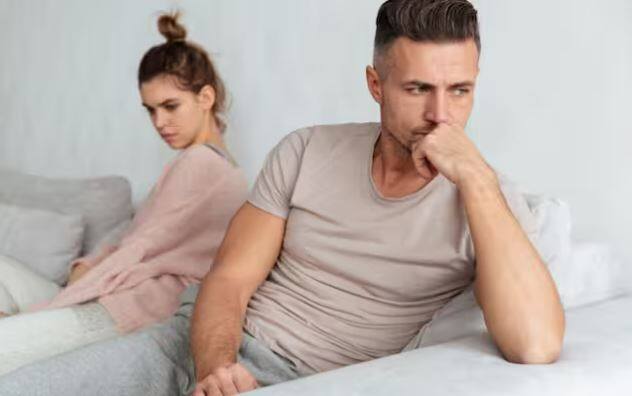 ਅਸੀਂ ਸਾਰੇ ਗਲਤੀਆਂ ਕਰਦੇ ਹਾਂ। ਅਜਿਹੇ 'ਚ ਜੇਕਰ ਤੁਸੀਂ ਹਮੇਸ਼ਾ ਗਲਤੀਆਂ ਦੀ ਗੱਲ ਕਰਦੇ ਰਹਿੰਦੇ ਹੋ ਤਾਂ ਤੁਹਾਡਾ ਰਿਸ਼ਤਾ ਕਮਜ਼ੋਰ ਹੋ ਜਾਵੇਗਾ। ਇਸ ਤੋਂ ਇਲਾਵਾ ਜੇ ਤੁਸੀਂ ਆਪਣੇ ਪਾਰਟਨਰ ਨੂੰ ਪੁਰਾਣੀਆਂ ਕੌੜੀਆਂ ਗੱਲਾਂ 'ਤੇ ਤਾਅਨੇ ਮਾਰਦੇ ਹੋ ਤਾਂ ਇਹ ਬ੍ਰੇਕਅੱਪ ਦਾ ਇਕ ਕਾਰਨ ਹੈ।