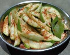 કાચી કેરી ખાવી સ્વાસ્થ્ય માટે ખૂબ જ ફાયદાકારક,  અનેક બીમારીઓના જોખમને કરે છે દૂર