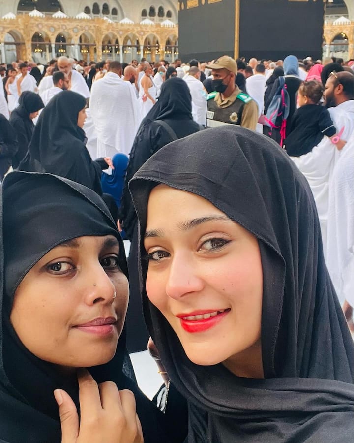 बता दें कि सारा ने अपना उमराह अपनी बेहद करीबी दोस्त रिहाला के साथ किया है. उन्होंने अपनी पोस्ट में रिहाना को भी शुक्रिया किया है.