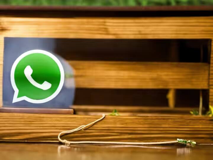 હવે તમને WhatsApp પર ત્રણ નહીં પરંતુ ચાર ટેબ દેખાશે. પહેલા યુઝર્સ માત્ર ચેટ, અપડેટ અને કૉલનો વિકલ્પ જોઈ શકતા હતા, પરંતુ હવે આ લિસ્ટમાં કૉમ્યૂનિટી ટેબ પણ વધી ગઈ છે.