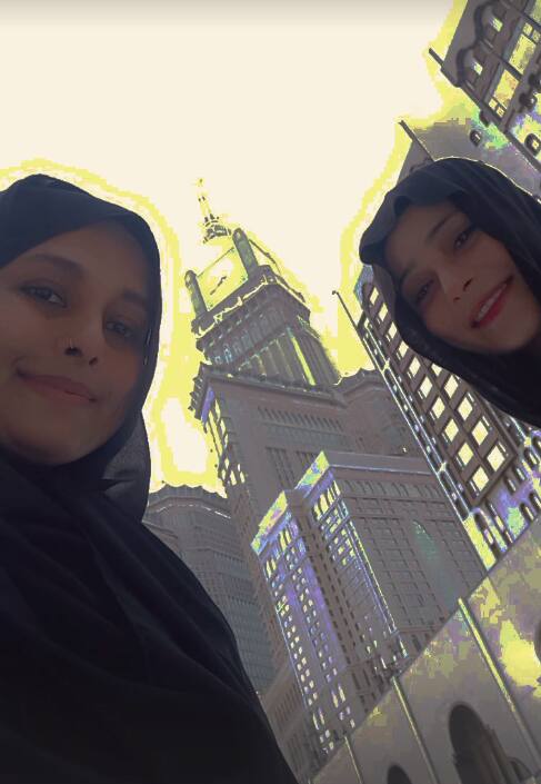 बता दें कि सारा खान टीवी सीरियल 'विदाई सपना बाबूल का' से घर-घर में फेमस हुई थी. इसके बाद एक्ट्रेस बिग बॉस और लॉकअप सीजन 1 में भी नजर आई हैं.