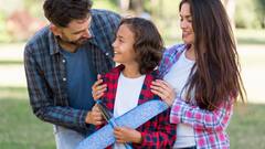 वर्किंग पेरेंट्स हैं और नहीं दे पा रहे हैं अपने बच्चों को समय, तो जरूर अपनाएं ये तरीके