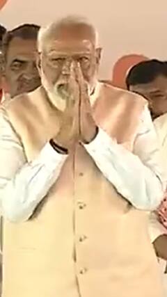 मंच पर ओपी राजभर से मिलने पहुंचे पीएम मोदी | abp shorts