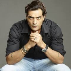 किसी ने कलाई...तो किसी ने कंधे पर, विक्रांत मैसी से पहले ये स्टार्स बनवा चुके हैं अपने बच्चों के नाम का टैटू