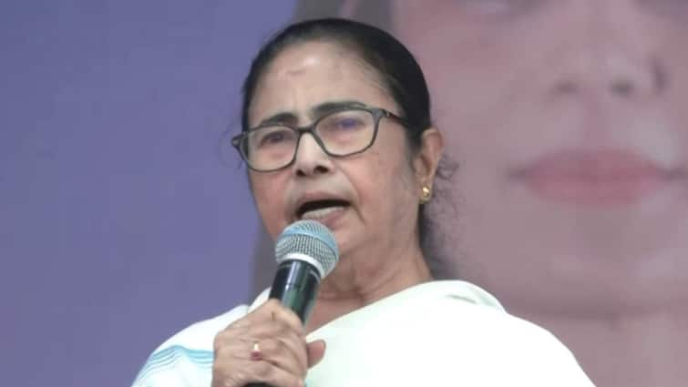 Lok Sabha Elections 2024 Mamata Banerjee Mahua Moitra TMC 'Bengal Means TMC': Mamata Ups The Ante Ahead Of Polls, Backs Mahua Moitra