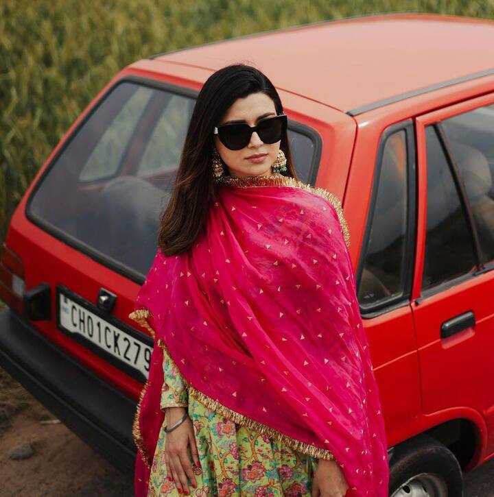 ਇਸ ਦੇ ਜਵਾਬ 'ਚ ਨਿੰਮੋ ਨੇ ਕਿਹਾ, 'ਅਪ੍ਰੈਲ ਜਾਂ ਫਿਰ ਮਈ 'ਚ ਤਾਂ ਪੱਕਾ। ਮੈਂ ਐਲਬਮ 'ਤੇ ਕੰਮ ਕਰ ਰਹੀ ਹਾਂ। ਜਲਦ ਹੀ ਸਰਪ੍ਰਾਈਜ਼ ਦੇਵਾਂਗੀ।'