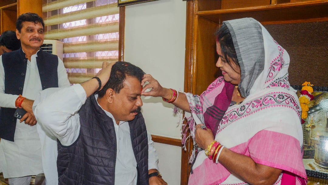 Congress MLA Asked To Stay Away From Home By Husband Contesting LS Polls On BSP Ticket In Balaghat Congress MLA Asked To Stay Away From Home By Husband Contesting LS Polls On BSP Ticket In Balaghat