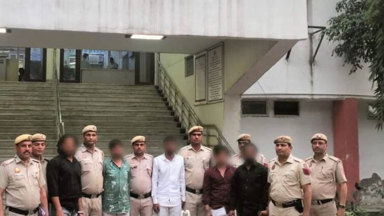 Delhi police raided banquet hall 33 arrested with illegal arms ANN Delhi News: बैंक्विट हॉल में कुख्यात के जन्मदिन की चल रही थी पार्टी, पुलिस ने हथियार समेत 33 को दबोचा