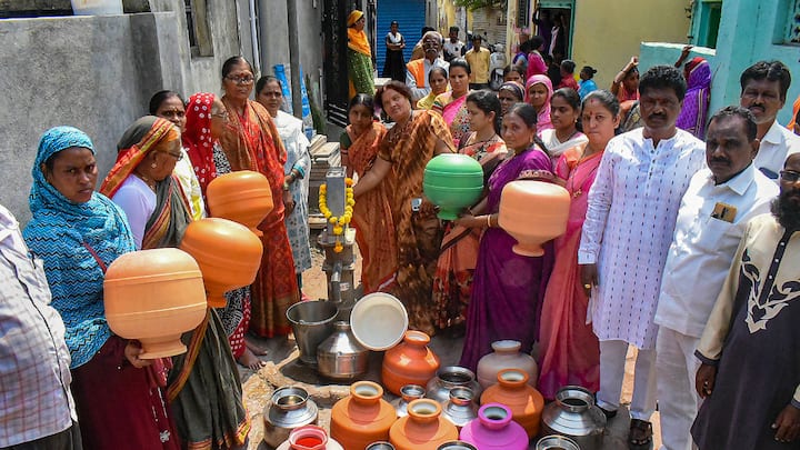 The dire situation has forced residents of the 'Silicon Valley' of India to adapt, with many relocating, working remotely, relying on disposable dishware, and using mall facilities for basic needs such as restroom facilities. (Image Source: PTI)