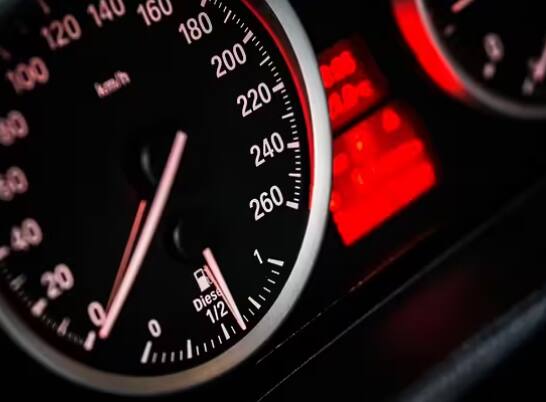 ਜੇਕਰ ਤੁਸੀਂ ਵੀ ਡਰਾਈਵਿੰਗ ਲਾਇਸੈਂਸ ਲੈਣਾ ਚਾਹੁੰਦੇ ਹੋ, ਤਾਂ ਤੁਸੀਂ ਆਪਣੇ ਸੂਬੇ ਦੇ ਟਰਾਂਸਪੋਰਟ ਵਿਭਾਗ ਦੀ ਵੈੱਬਸਾਈਟ 'ਤੇ ਜਾ ਕੇ ਆਨਲਾਈਨ ਅਪਲਾਈ ਕਰ ਸਕਦੇ ਹੋ।