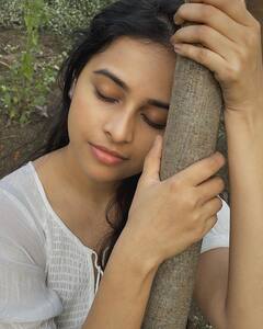 HBD Sri Divya : ஊதா கலரு ரிப்பன்.. நடிகை ஸ்ரீ திவ்யாவின் பிறந்தநாள் இன்று!