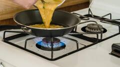 Home Tips : काला गैस बर्नर को करना है साफ तो सिर्फ यह एक तरीका अपनाएं, तुरंत चमक जाएगा