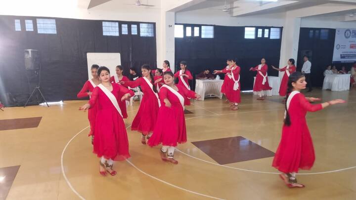 Udaipur Kathak Dance World record made Girls performed 15 km live Kathak in five and a half hours ann Udaipur: उदयपुर में वर्ल्ड रिकॉर्ड का दावा, साढ़े 5 घंटे में युवतियों ने किया 15km लाइव कथक
