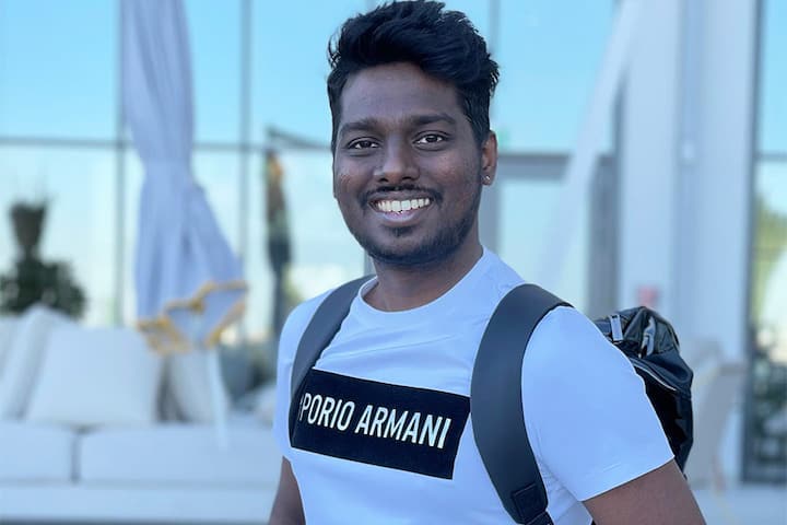ராஜா ராணி படம் மூலம் தமிழ் சினிமாவில் அறிமுகமாகி, ஜவான் படம் மூலம் பாலிவுட்டில் என்ட்ரி கொடுத்து, அடுத்ததாக ஹாலிவுட்டில் கால் பதிக்கவுள்ளார் அட்லீ.