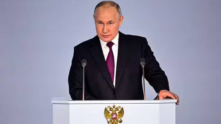 तीसरे स्थान पर युद्ध से त्रस्त रूस का नंबर आता है. रूस की मौजूदा इकॉनमी 1.90 ट्रिलियन डॉलर है. वहीं वहां की आबादी को 144 मिलियन बताया गया है.