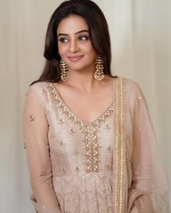 Priyamani: ట్రెడిషనల్ వేర్ లో ప్రియమణి- బ్యూటీఫుల్ స్మైల్ తో మెస్మరైజ్