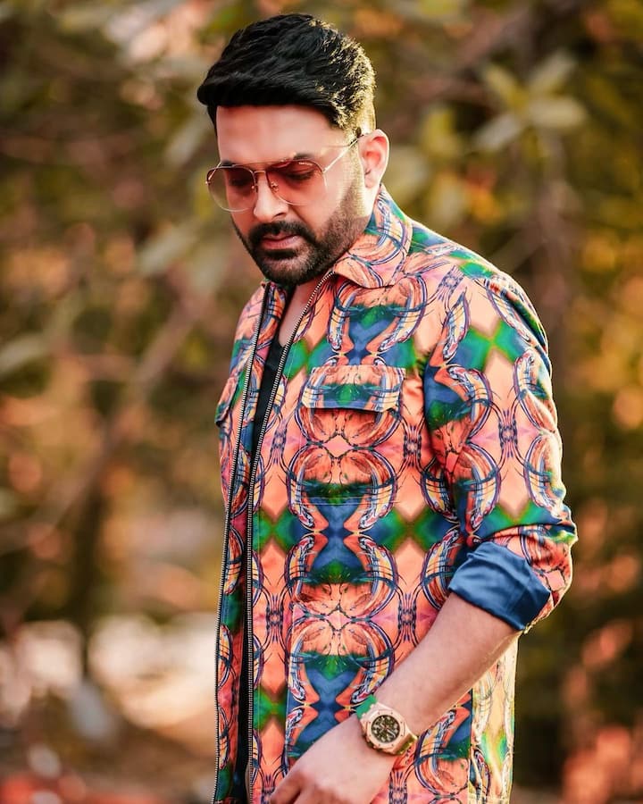 स्टैंड अप कॉमेडी से करियर की शुरुआत करने वाले कपिल शर्मा आज बॉलीवुड के खास सितारों में शामिल हैं. कई फिल्मों में लीड किरदार निभा चुके कपिल शर्मा आज अपने नए शो के जरिए दर्शकों को जमकर गुदगुदा रहे हैं. लेकिन उनकी सफलता के पीछे का सफर बिल्कुल भी आसान नहीं था.