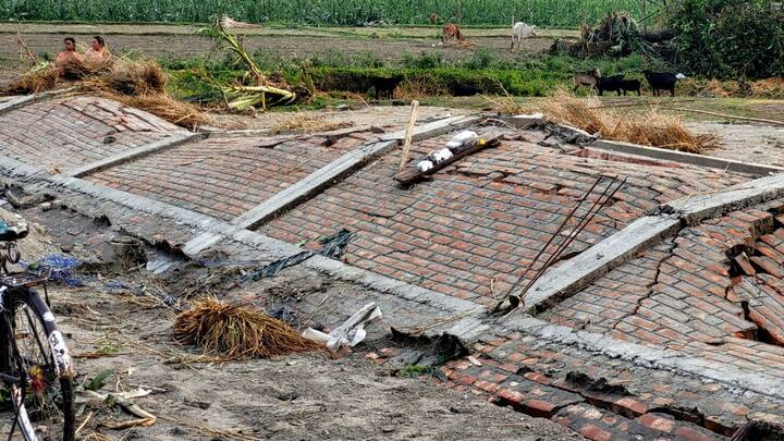 গতকাল পশ্চিমি ঝঞ্জার প্রভাবে জলপাইগুড়ি , কোচবিহার, আলিপুরদুয়ারে ব্য়াপক ক্ষয়ক্ষতি হয়েছে।