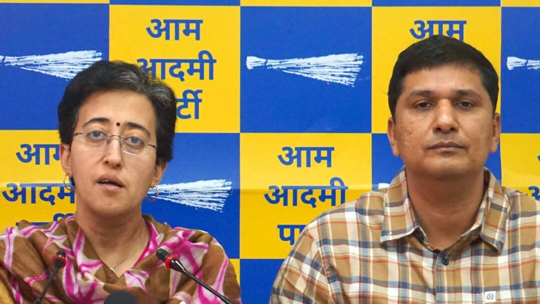 'आतिशी और सौरभ भारद्वाज को रिपोर्ट करता था विजय नायर', ED की पूछताछ में बोले केजरीवाल ED Claims Vijay Nair Reports Saurabh Bharadwaj Atishi in Delhi Liquor Policy Case Arvind Kejriwal Sent in Judicial Custody by Rouse Avenue Court 'आतिशी और सौरभ भारद्वाज को रिपोर्ट करता था विजय नायर', ED की पूछताछ में बोले केजरीवाल